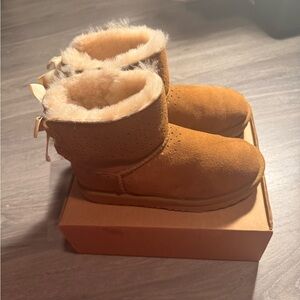 Chestnut size 4 children’s Ugg